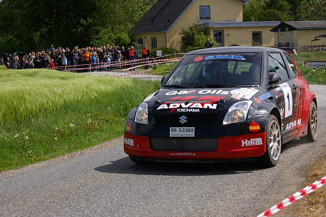 Martin Johansen i Suzuki Swift Super 1600 kæmpede hårdt mod de fire-hjulstrukne konkurrenter.
